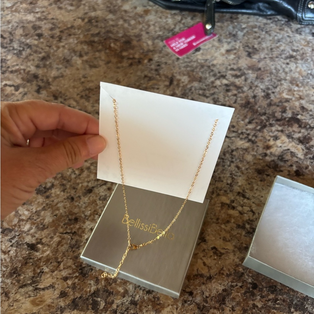 Elegant Gold Circle Pendant Necklace - Picture 2 of 5